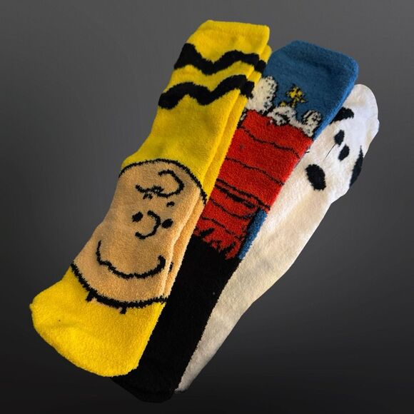 NWOT Unisex 3 Pairs of Peanuts Snoopy Charlie Brown Woodstock Fuzzy Socks O/S - Picture 1 of 2